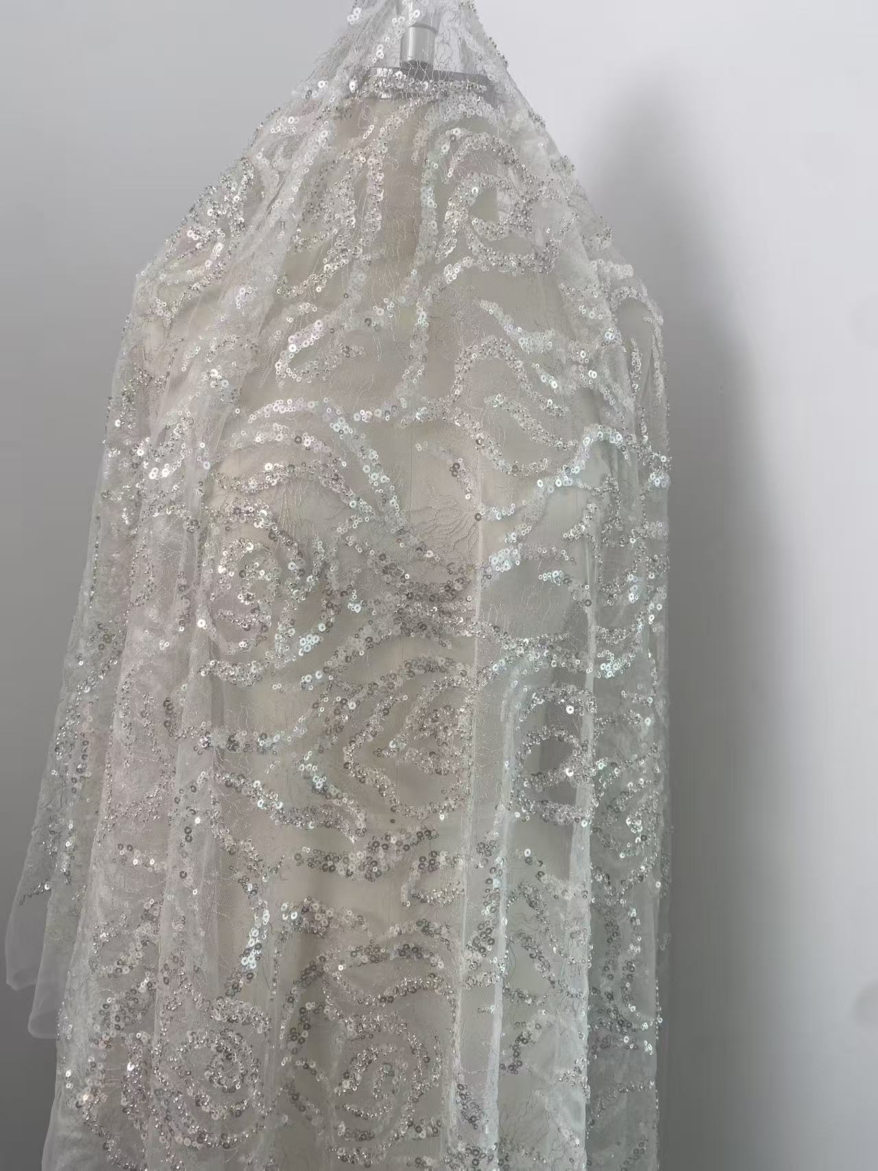 Tessuto di pizzo con perline p - Embroidery Rose recensione e prezzo